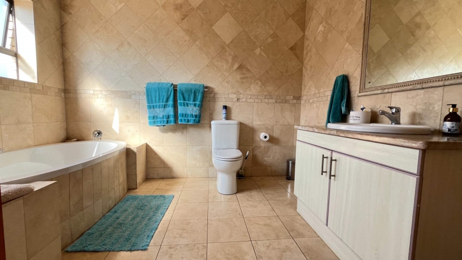 6 Bedroom Property for Sale in Hartenbos Heuwels Western Cape